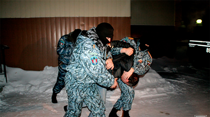 ВОЙНА С ИСЛАМОМ. Путинская банда ОМОН провела карательную акцию против мусульман, с пытками