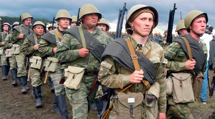 Путин неожиданно объявил военные сборы. Украина ждет нападения. Эксперты заговорили о войне