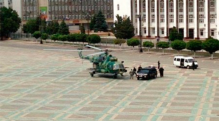 «Прилетит фээсбэшник в голубом вертолете и внезапно посадит в СИЗО…..»