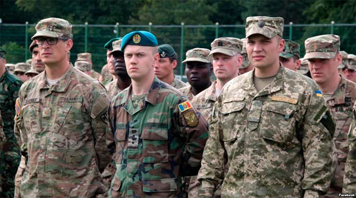 Американские войска в Украине проводят маневры по отражению русской агрессии