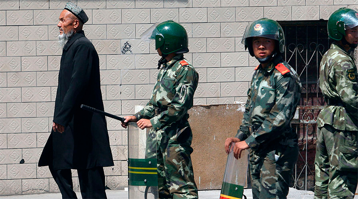 Китайские власти заселили в семьи мусульман-уйгуров 2 млн. коммунистов, чтобы следить за ними