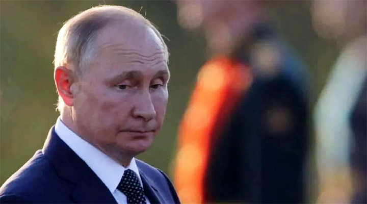 Бунт на корабле. 35 городских муниципалитетов России потребовали изгнать Путина из Кремля